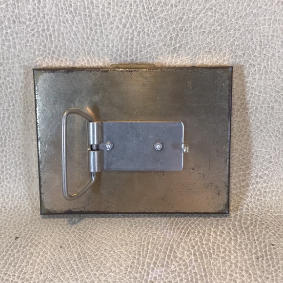 Vintage Belt Buckle Compact - Picture 3 of 3